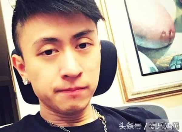 阿娇晒异性合照