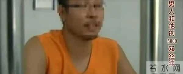 恋袜癖：恋袜癖？变态男偷丝袜：每条丝袜，他都做了女主人气味编号！