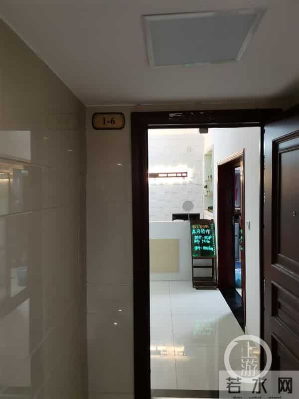 金茂珑悦：金茂珑悦底楼一业主承重墙上开门 社区下整改通知四年纹丝未动