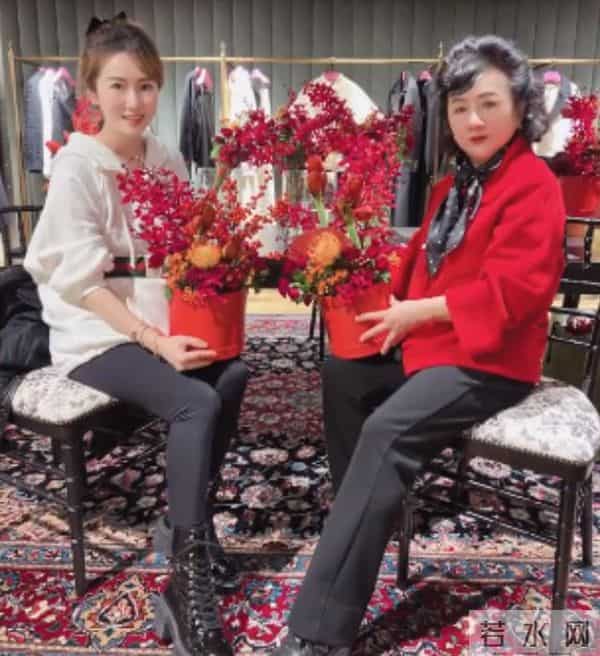 林和平多大：37岁“海藻”官宣怀三胎，手抚孕肚嘟嘴卖萌，与富商丈夫屡传婚变