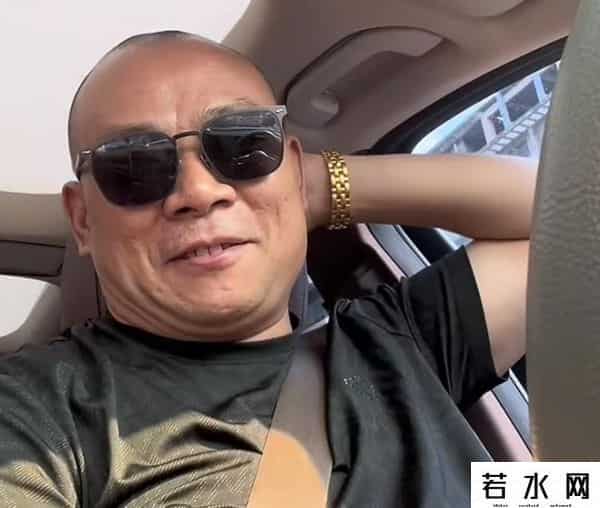 江西萍乡富豪赖国萍去世，仅46岁，戴硕大金佛珠项链，小女儿3岁