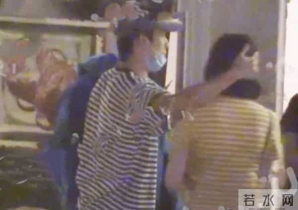 韩东君恋情：韩东君被曝新恋情！与神秘女子穿情侣装举止亲密，聚餐后一起回家