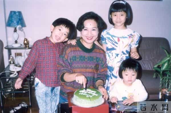 陈素怡：恭喜！71岁薛家燕将荣升奶奶，儿媳妇临盆在即拍孕照，疑一索得男