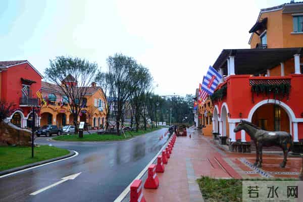 隆鑫花漾的山谷