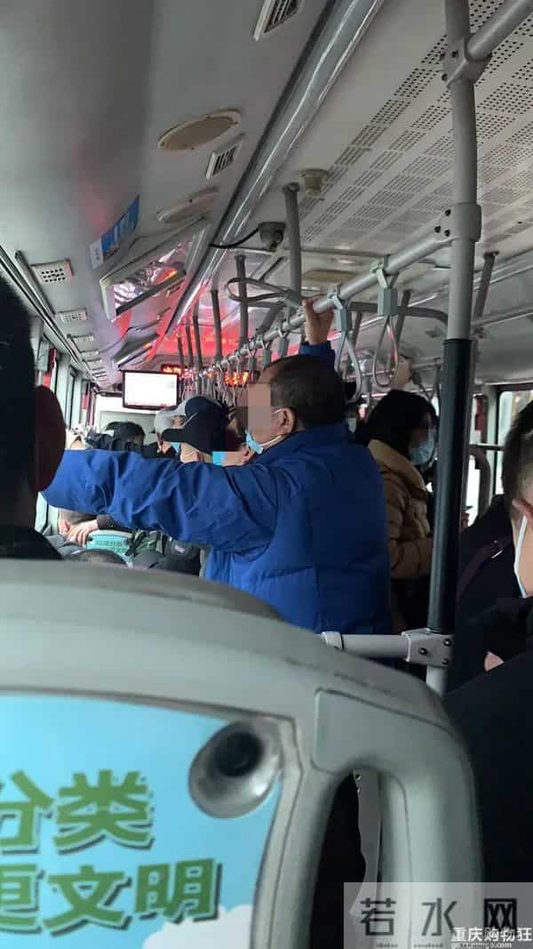 重庆嫩雀儿：直击重庆第一个限行+限号工作日交通路况！网友：被堵到怀疑人生