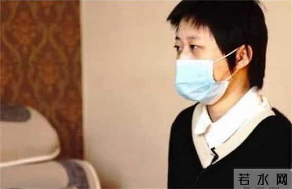 老虎伤人女主角摘口罩