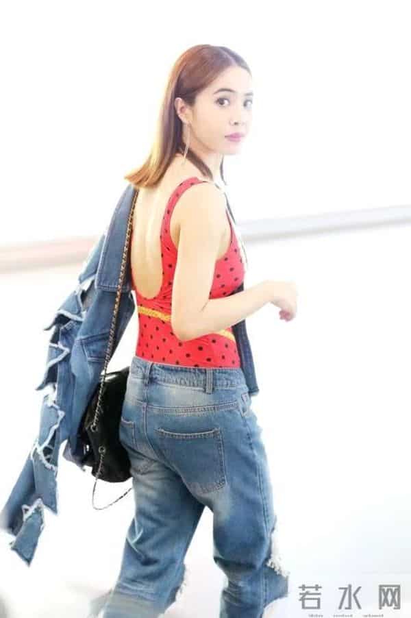 蔡依林穿泳衣上街