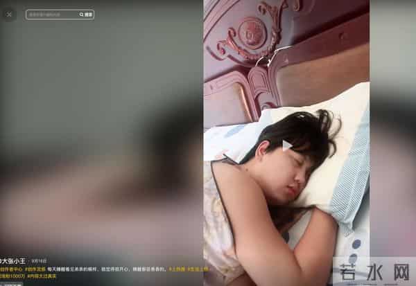 单亲妈妈嫁女儿同学的爸爸