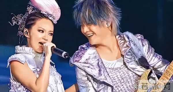 阿沁：阿沁被踢出飞儿，网友：天道好轮回？前主唱詹雯婷才是最大受害者