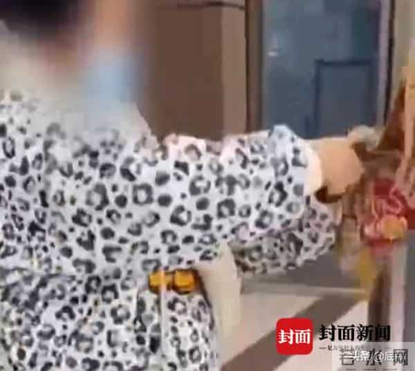 重庆拍婚纱：重庆一婚礼店30余件婚纱被挨着剪坏 店员淡定跟拍 网友们来看后续：缘起“定金”一共要赔6万7