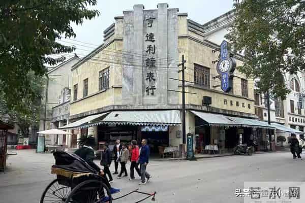 民国街:重庆人扎心了:曾经刷爆圈的民国街,现在冷得能听见脚步声…