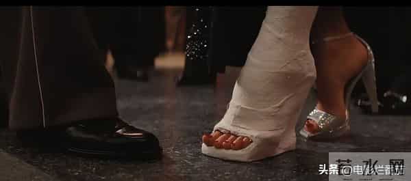 恋足片:1万美金舔脚半小时?导演昆汀被曝恋足癖,影片多次出现脚的场景