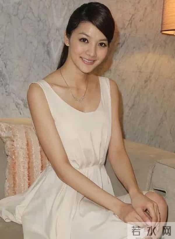 吴亚 馨：“模特女神”吴亚馨