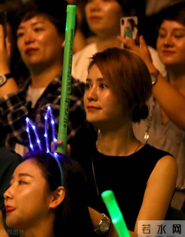 花珊珊：王岳伦恋上花珊珊，软饭男和精明女的较量，还是男人都爱女网红？