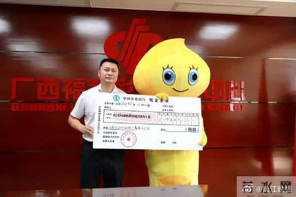 男子买160元彩票中2.19亿 捐出500万