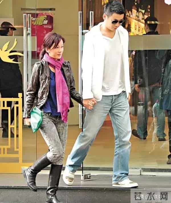 文颂娴车震:45岁文颂娴复出拍戏!曾和老公车内激吻20分钟,如今男方破产