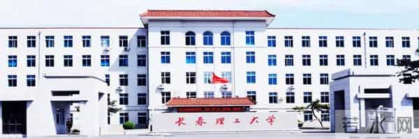 三重门事件：官推停更、学历有瑕、豪宅疑云，故宫奔驰女撞开“三重门”