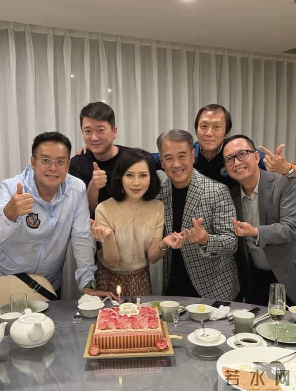 顾纪筠儿子：顾纪筠庆祝63岁生日，同框大9岁丈夫站姿优雅，二婚22年仍很恩爱