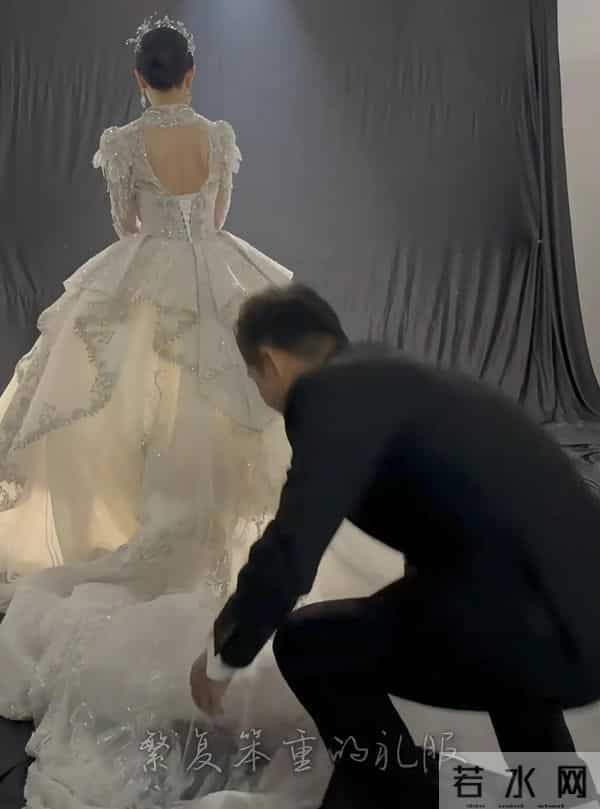 凤冠霞帔婚纱照