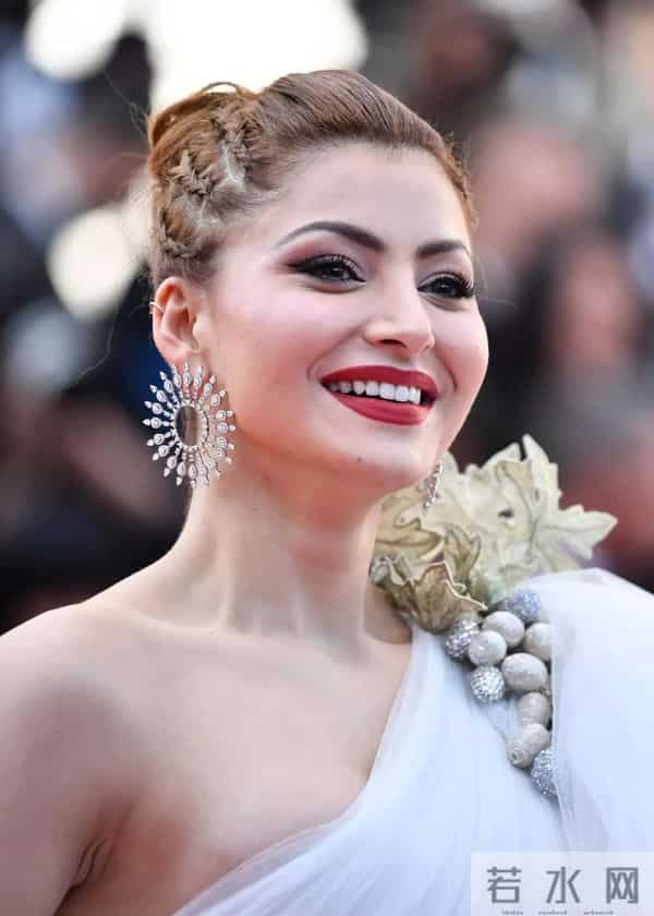 嘎纳红毯:戛纳红毯来了!有人脸僵有人礼服奇葩,还有“法国毯星”抢镜