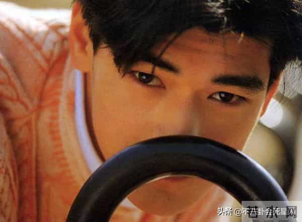 古巨基割双眼皮