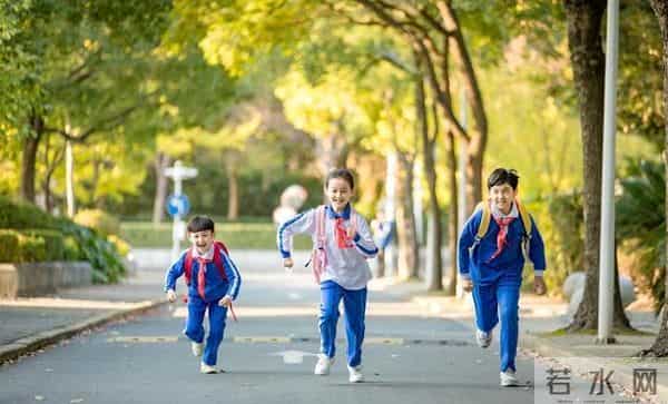 外出佩戴小玩具的感受上学