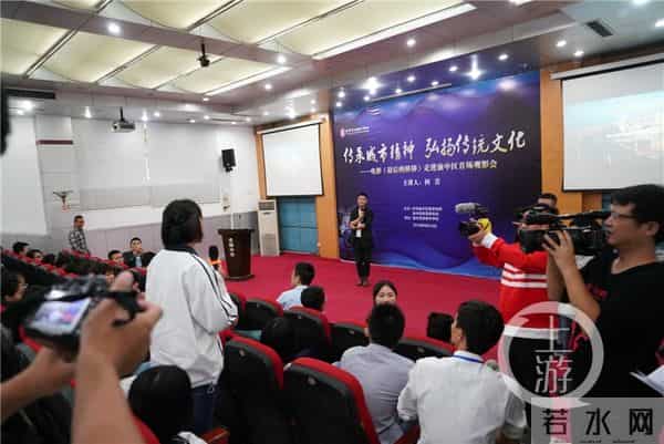 求精中学吧:《最后的棒棒》何苦走进求精中学,被感动的学子落泪致谢