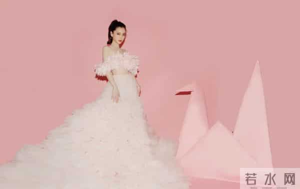 嘎纳红毯:戛纳红毯来了!有人脸僵有人礼服奇葩,还有“法国毯星”抢镜