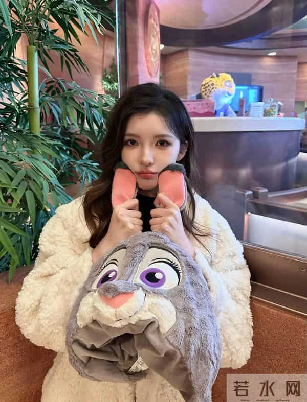 林芊否认与丁程鑫恋情