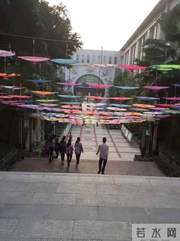 重庆市凤鸣山中学