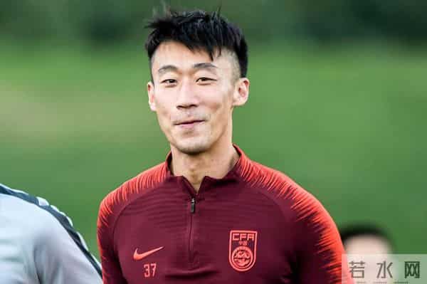 q姓女星:24小时6个瓜,曝杨采钰、陈金飞已离婚,曝魏大勋、秦岚正在热恋