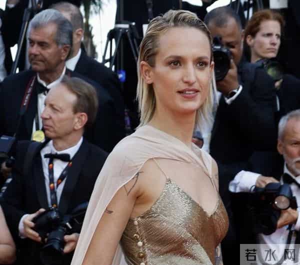 嘎纳红毯:戛纳红毯来了!有人脸僵有人礼服奇葩,还有“法国毯星”抢镜