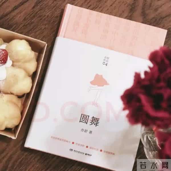 周佳纳：世界超模周天娜：拥有完美面孔，却被2个情人抛弃，公开患有艾滋