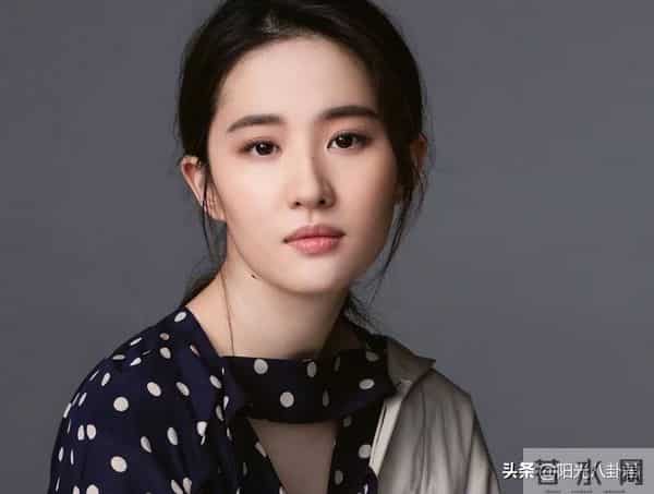 柳岩的胸：柳岩的胸、许晴的臀，女星身上最出众的部位，连整形医生都得羡慕