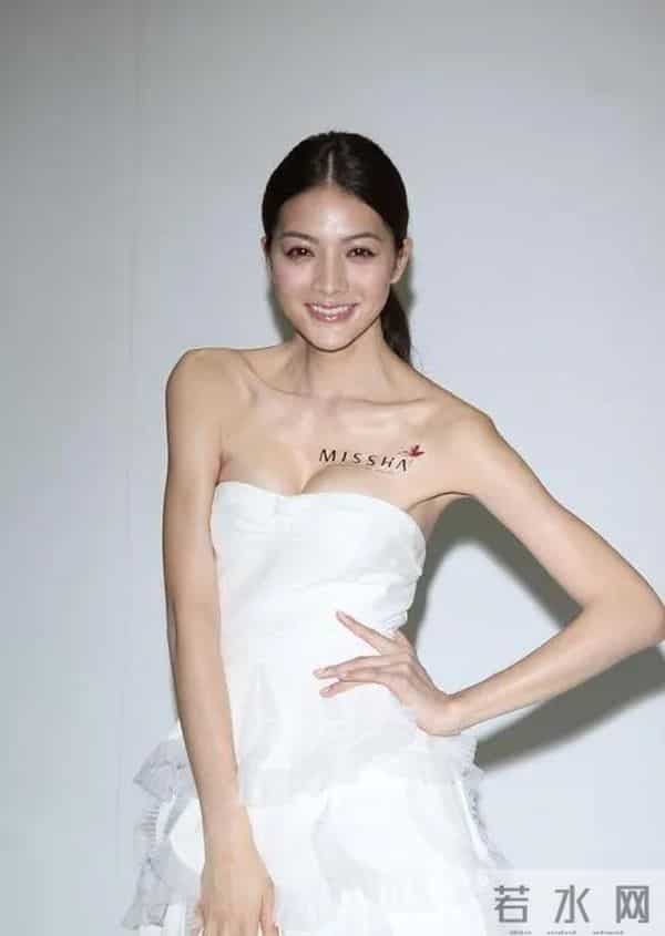 吴亚 馨：“模特女神”吴亚馨