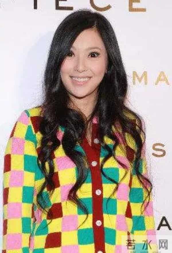 傅明宪微博：退圈23年，最美古装女神近照曝光吓坏网友：她怎“沦落”成这样？