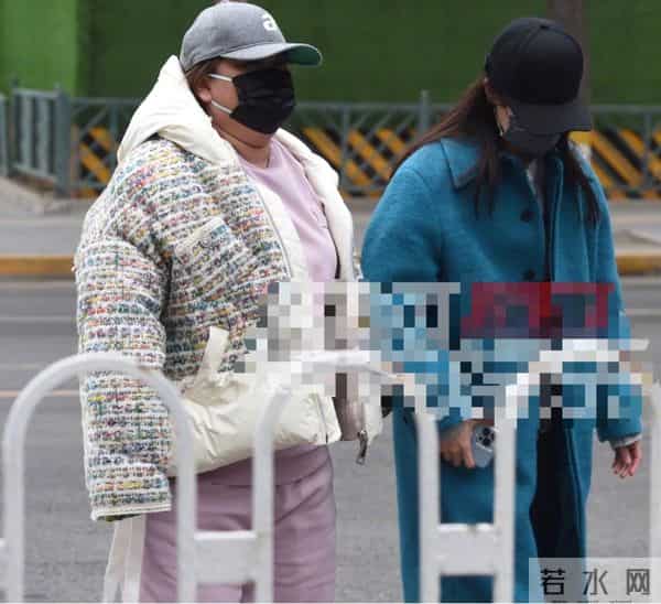 陈坤春晚：央视春晚首次大联排！刘欢满头白发，刘涛提万元包，陈坤穿拖鞋