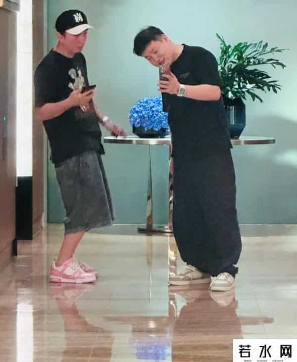 王健林限高已取消，王思聪外网更新动态，父子俩境遇一个天一个地