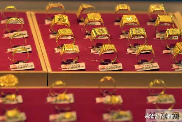 黄金回收价多少钱一克