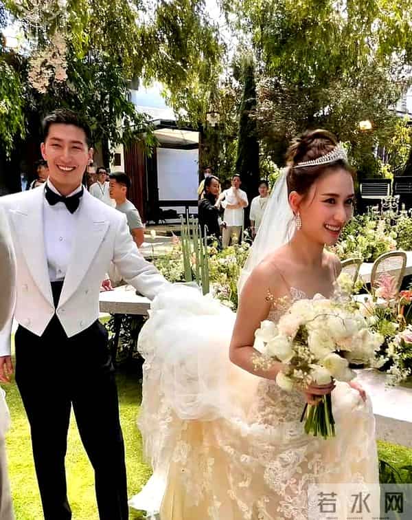 窦骁晒何超莲做的雪花酥