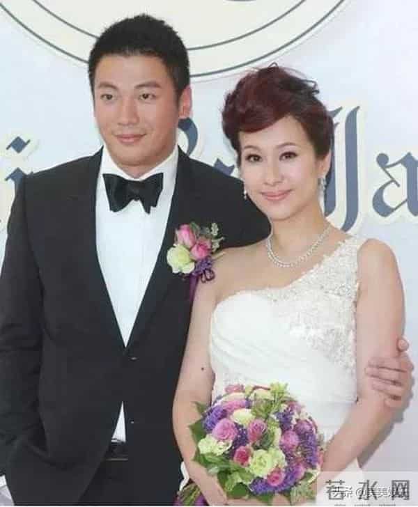 文颂娴车震:45岁文颂娴复出拍戏!曾和老公车内激吻20分钟,如今男方破产