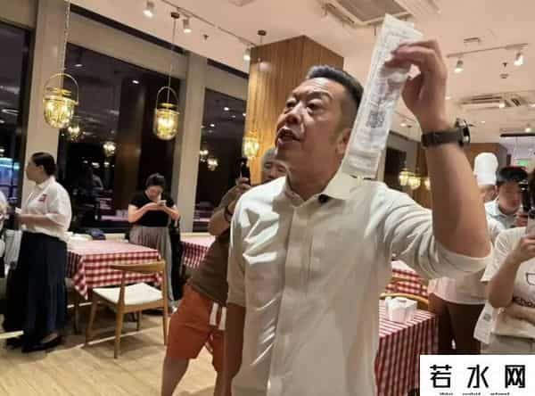 9年老客户起诉西贝：公开道歉、三倍赔偿，贾国龙已清空社交账号
