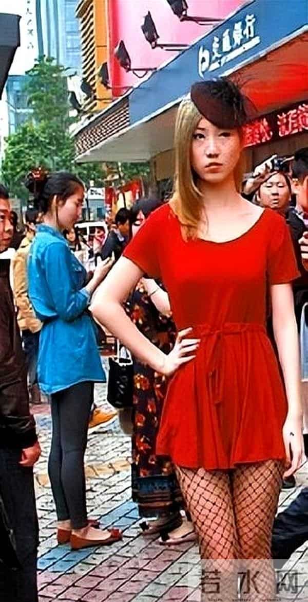 张小雨人体：最红“裸模”张筱雨，一年拍21套人体写真，如今40岁却仍未婚