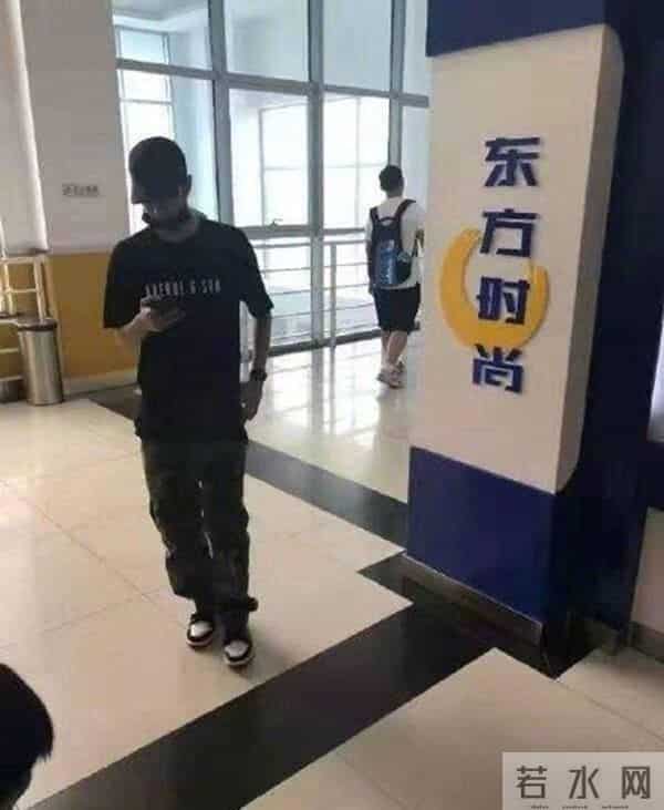 王一博拿到驾照