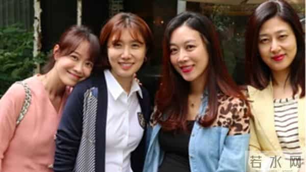 刘在石老婆：刘在石妻子生二胎后罕见露面 冻龄10年没变气质好