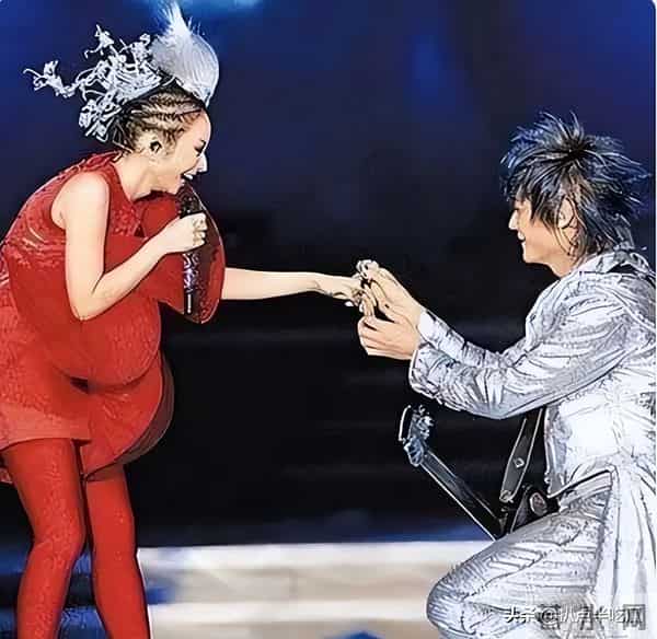 阿沁：阿沁被踢出飞儿，网友：天道好轮回？前主唱詹雯婷才是最大受害者