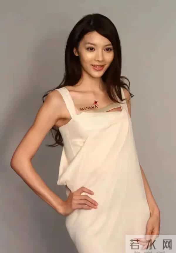 吴亚 馨：“模特女神”吴亚馨