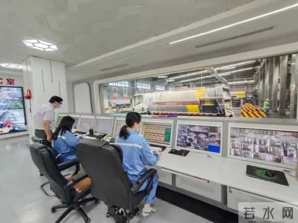 保姆误扔3枚钻戒价值20万