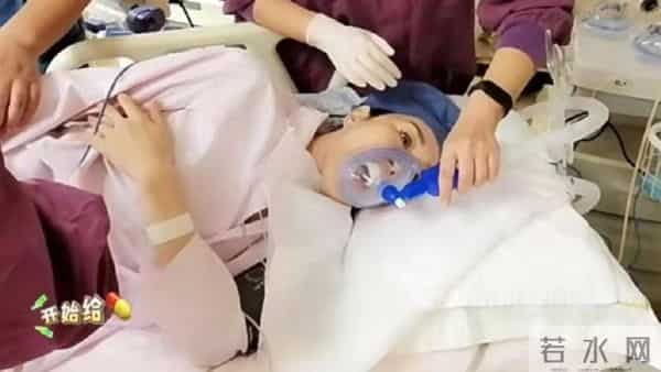 钟丽缇怀孕：52岁钟丽缇去医院被疑怀四胎！坐轮椅脸苍白，当场下跪对老公表白