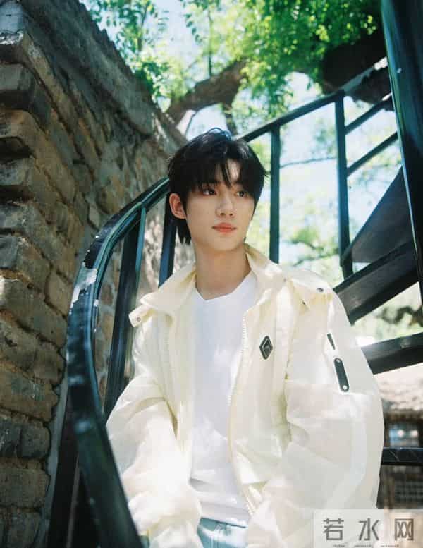 林芊否认与丁程鑫恋情